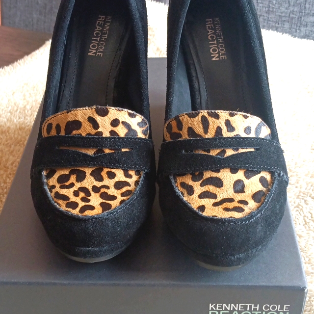 Kenneth Cole Reaction Suede Wedges  Brand New